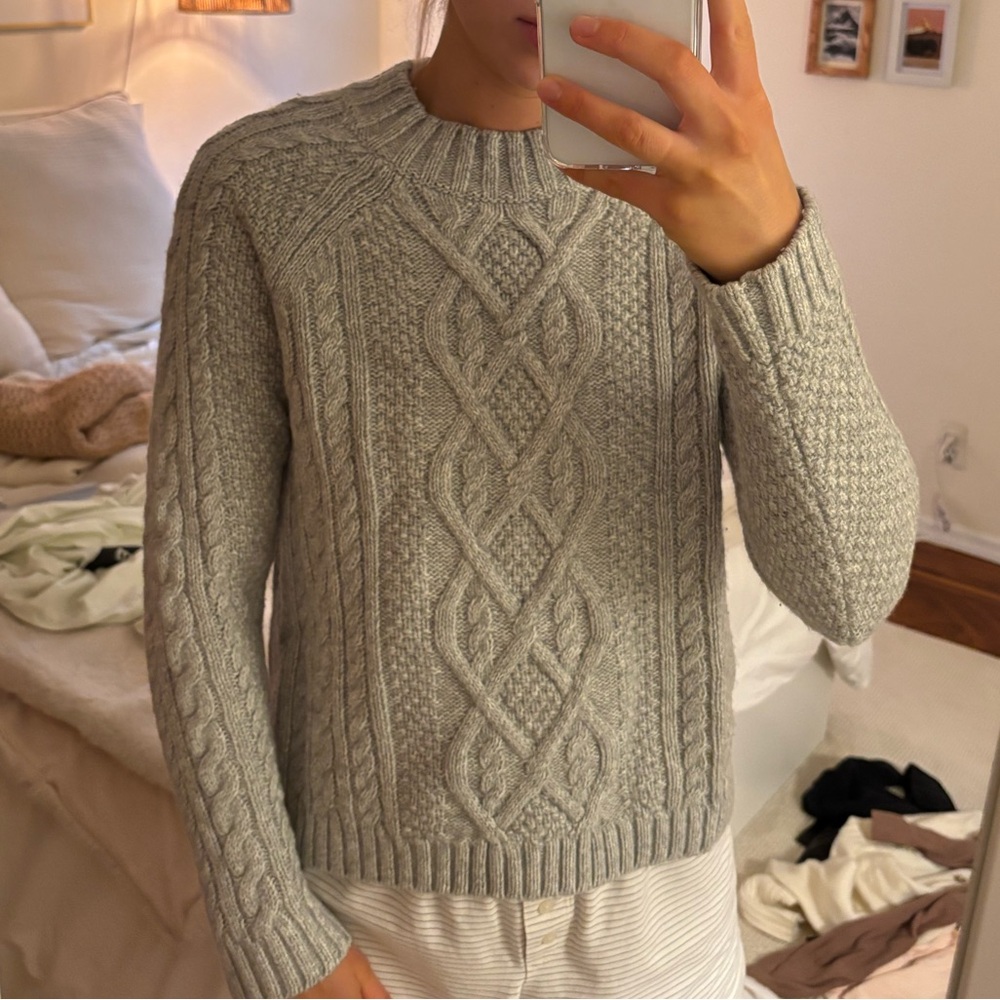 Abercrombie and Fitch cable knit pullover sweater